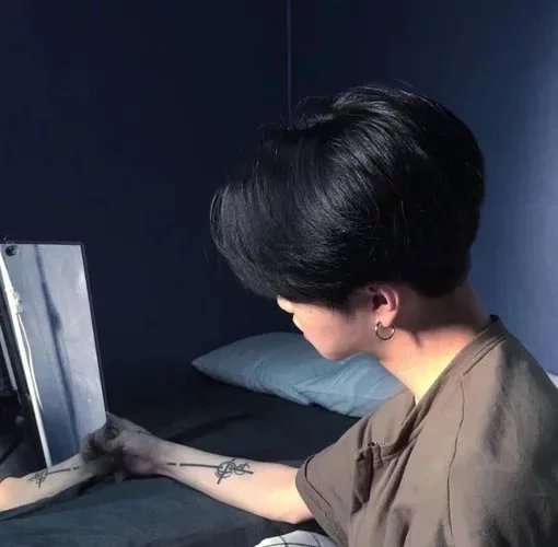 贾影艳君
